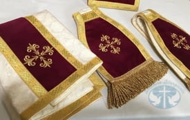 Roman Fiddleback Vestments - Gold &amp; Red